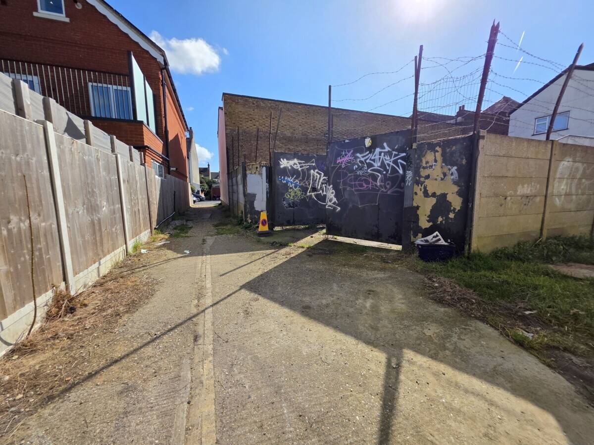 YARD & STORE Photo 6