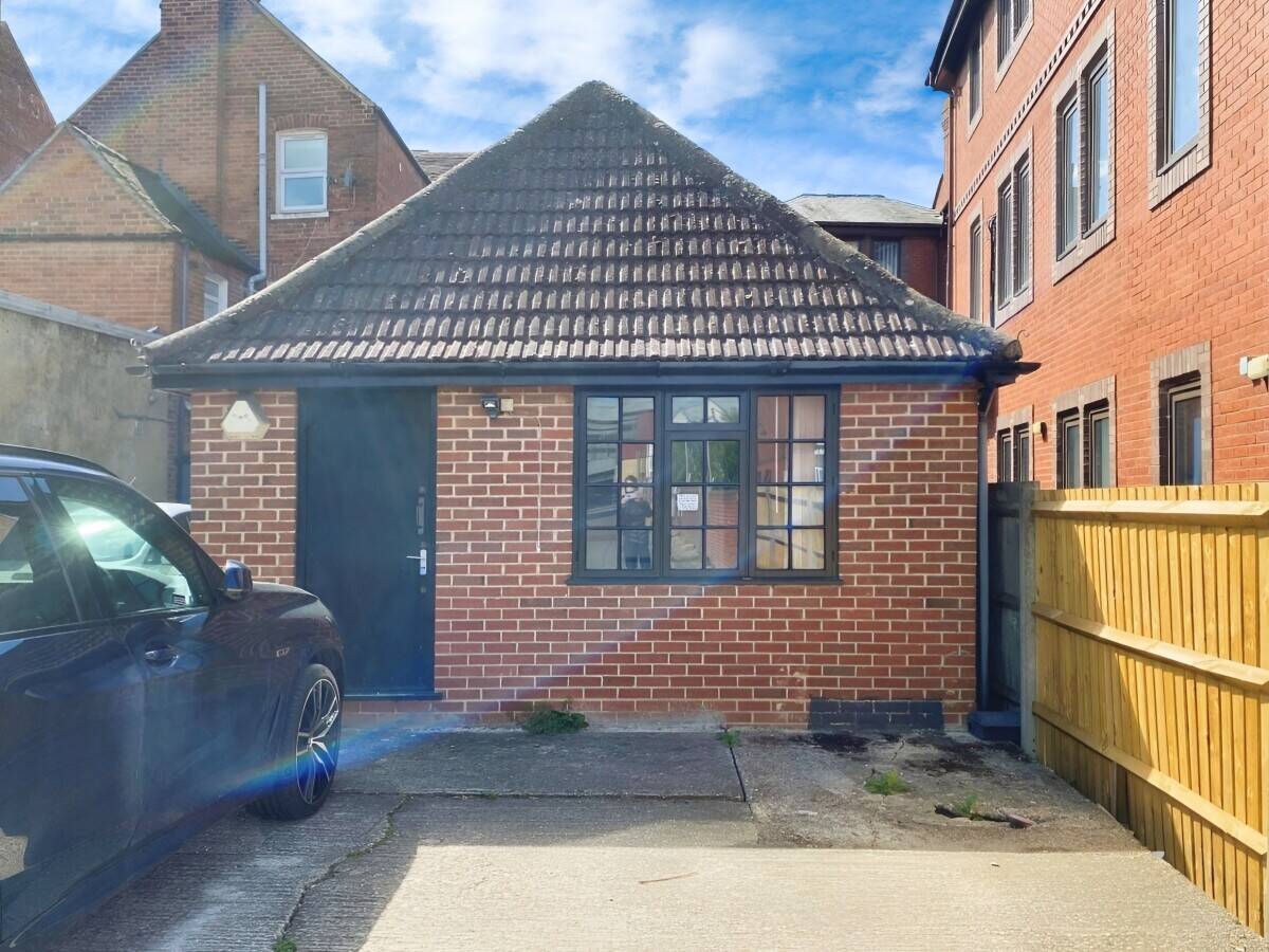 Prime E-Class Commercial Space Available for Rent in Central Reading, Berkshire Photo 6