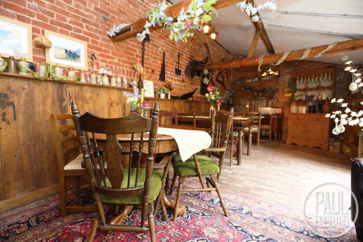 Charming Grade II Listed B&B in Norfolk with Separate Cottage and Expansion Potential Photo 6