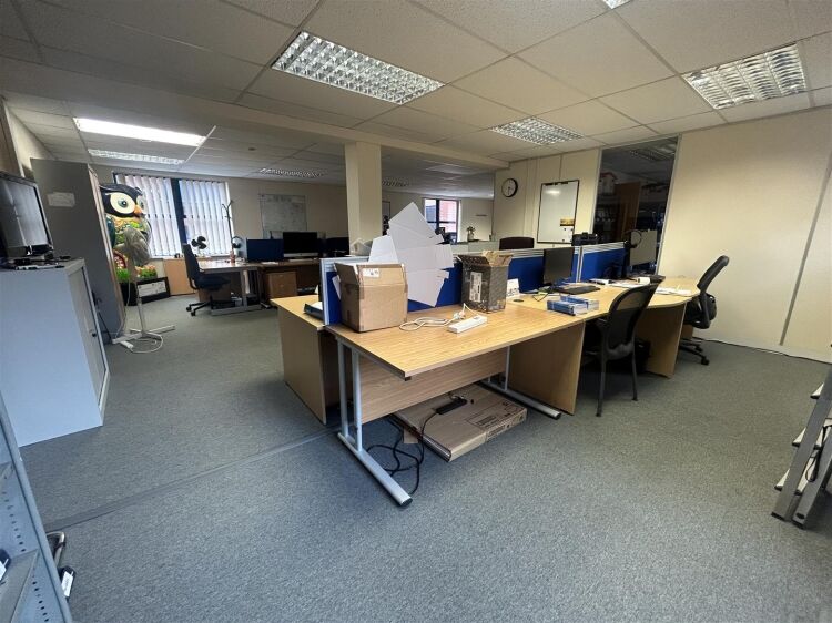 Modern Open-Plan First Floor Offices with Parking in Bristol Photo 6
