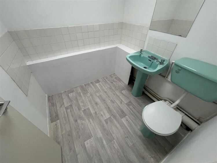 Self-Contained First Floor Offices in Bristol with Allocated Parking Spaces Available for Rent Photo 6