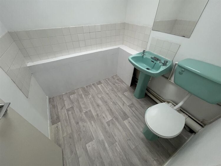 Self-Contained First Floor Offices in Bristol with Allocated Parking Spaces Available for Rent Photo 6