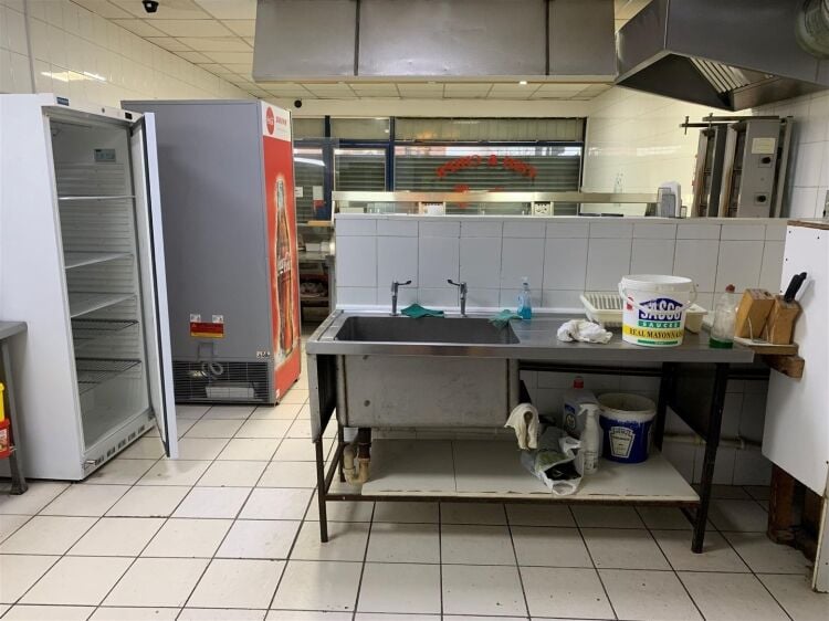 Prime Location Takeaway Shop for Rent on Bustling Filton Road, Bristol Photo 6