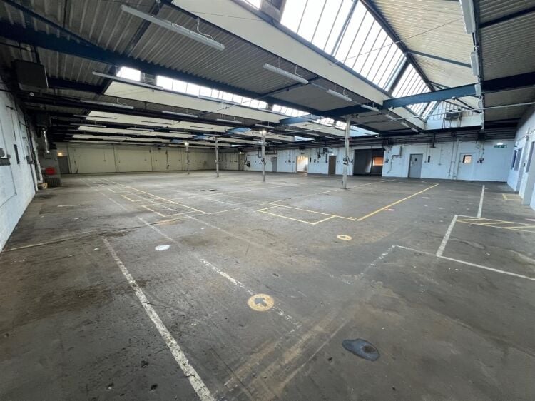 Prime Single Storey Industrial Unit with Large Forecourt Available for Rent in Bristol Photo 6