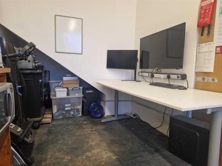 Ground Floor Commercial Studio in Bristol, with Parking Space and Potential for Expansion Photo 6