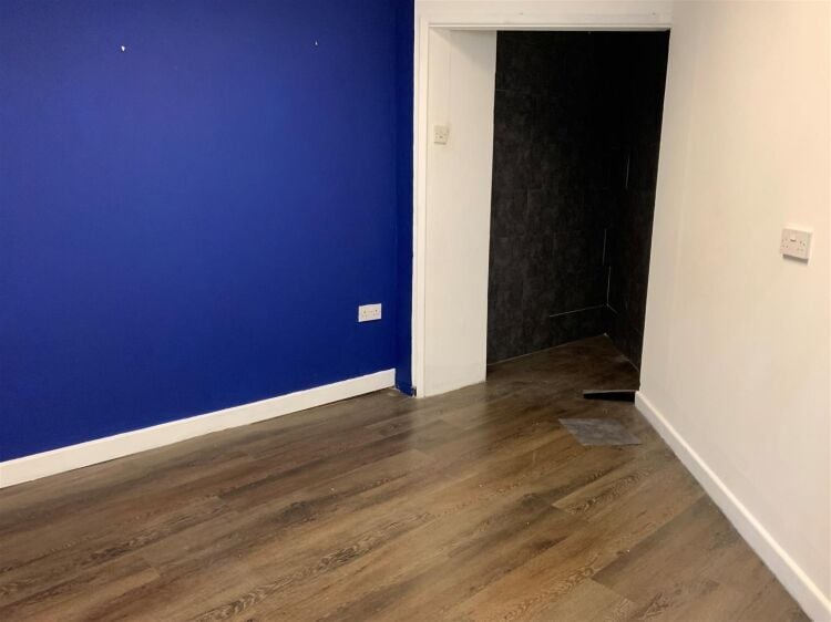 Spacious Ground Floor Retail Shop Available for Rent in Bustling Bristol Photo 6
