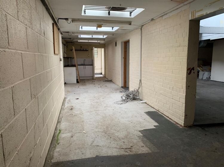 Spacious 2-Storey Workshop/Office Unit Available for Lease in Prime Bristol Location Photo 6