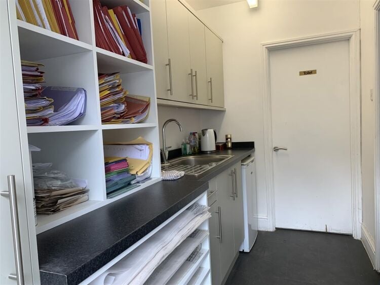 Prime Mixed Use Property in Desirable Bristol Location, Ideal for Investors or Developers Photo 6
