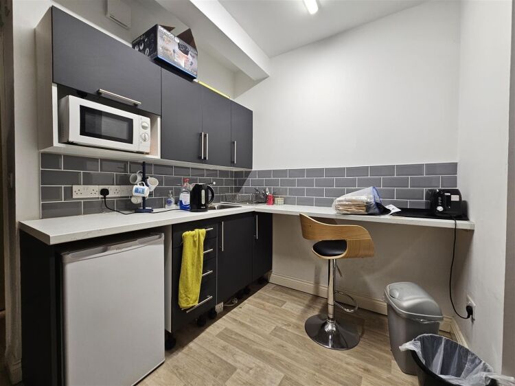 Substantial, Fully Let Mixed-Use Investment Property for Sale in Bristol Photo 6