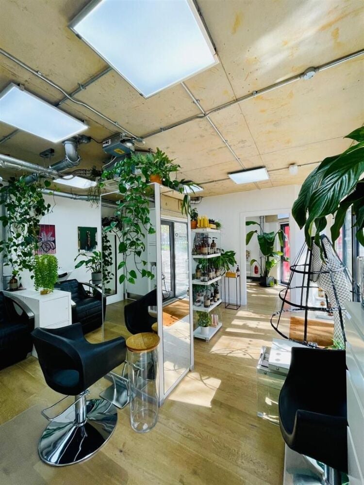 Modern Ground Floor Unit with Retail Frontage Available for Rent in Bristol Photo 6
