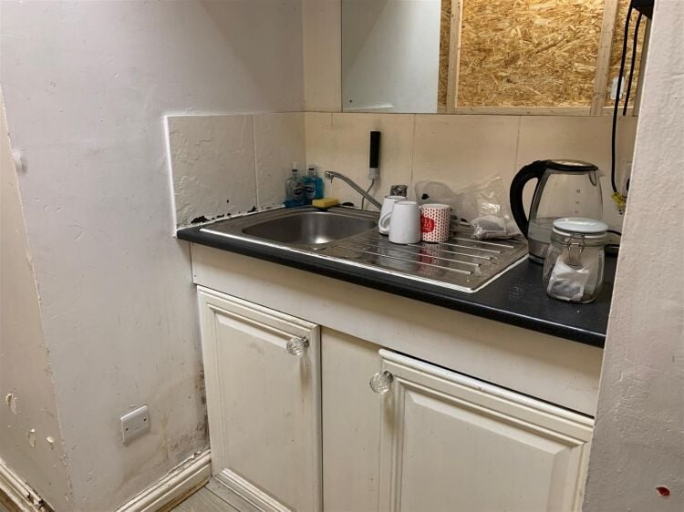 Prime Ground Floor Retail Unit Available for Rent on Busy Fishponds Road, Bristol Photo 6