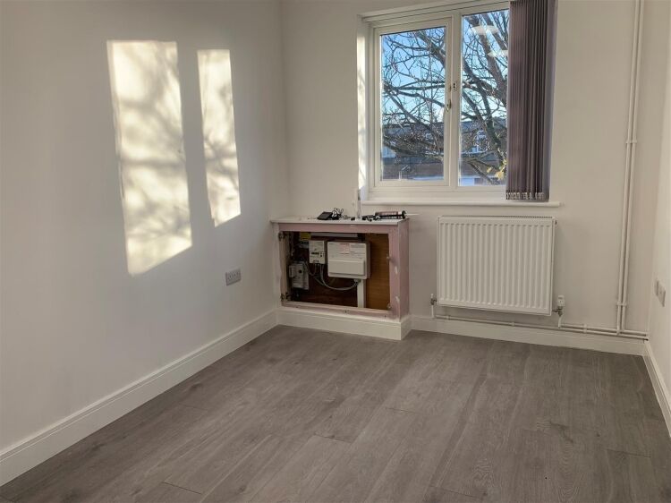 Refurbished First Floor Office Space Available on Flaxpits Lane, Winterbourne Photo 6