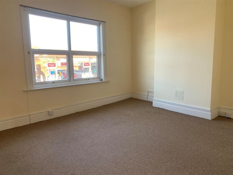 Prime 2-Storey Commercial Property on Gloucester Road, Bristol, Available for Sale Photo 6