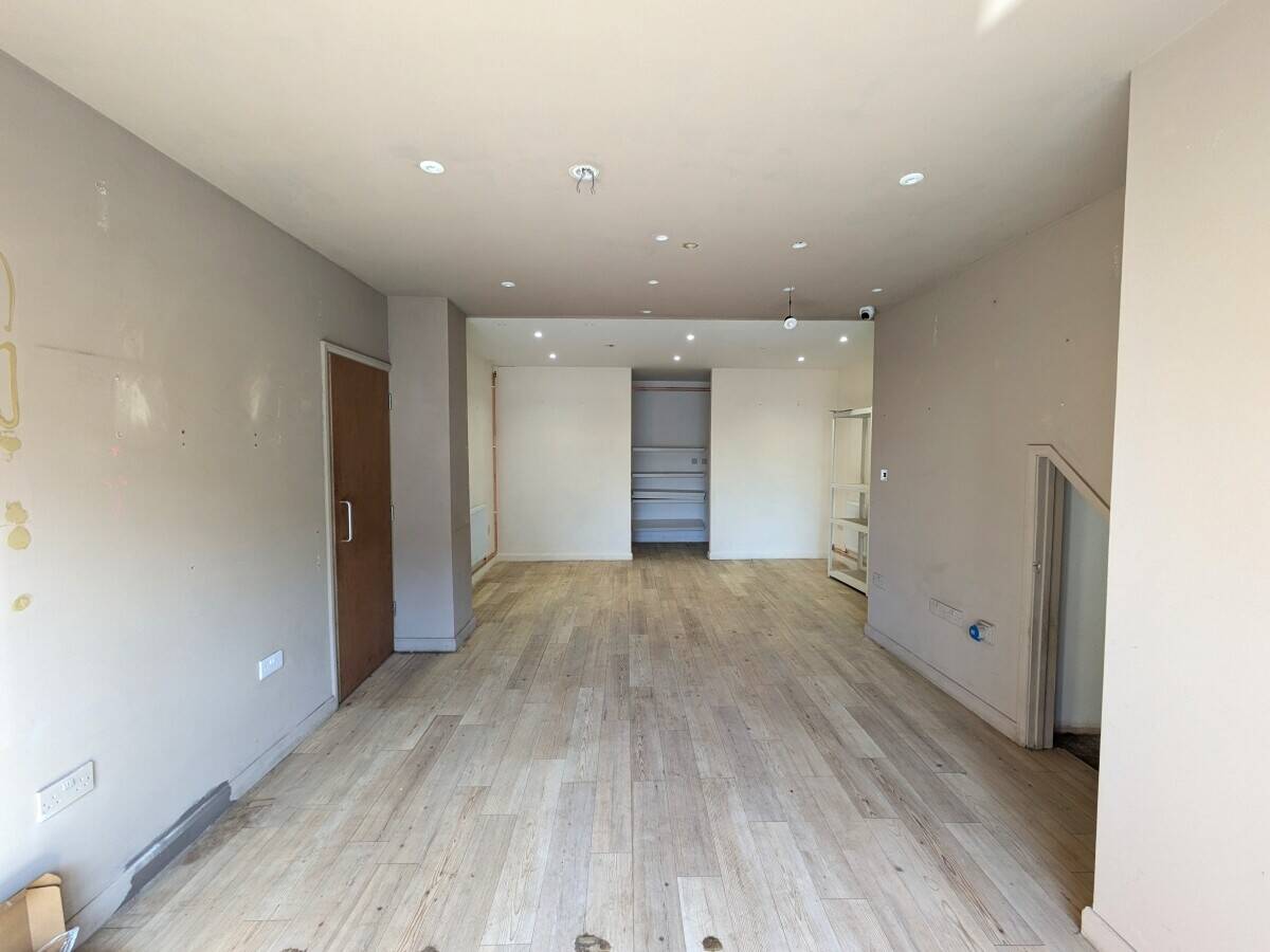Lease Now: A1 Retail Unit in Bustling Cardiff Locale, Perfect for Thriving Businesses Photo 6