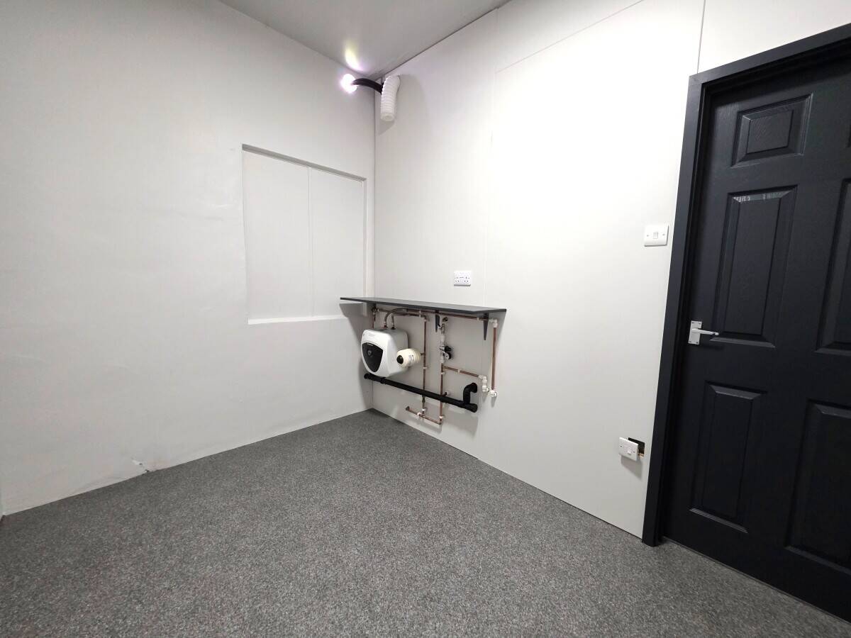 Desirable Ground Floor Office Space Available in Picturesque Battlesbridge, Essex Photo 6