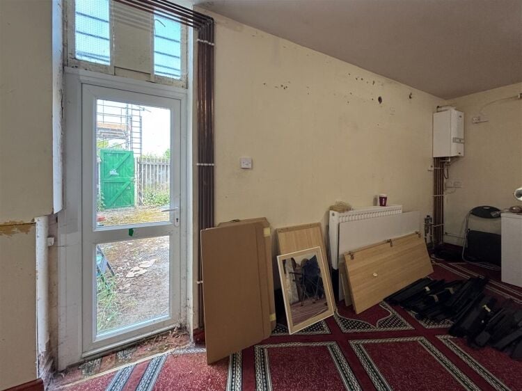 Ground floor retail unit with 508 sq ft of versatile space on busy Filton Avenue for rent Photo 6
