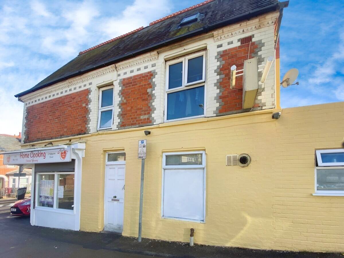Mixed-Use Freehold Investment Property With Shop and Flat on Highgrove Street Reading Photo 6