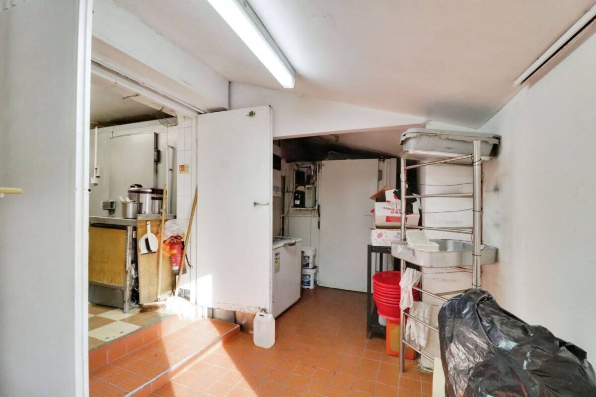 Established Chinese Restaurant and Takeaway Opportunity in Busy Collier Row, Romford Photo 6