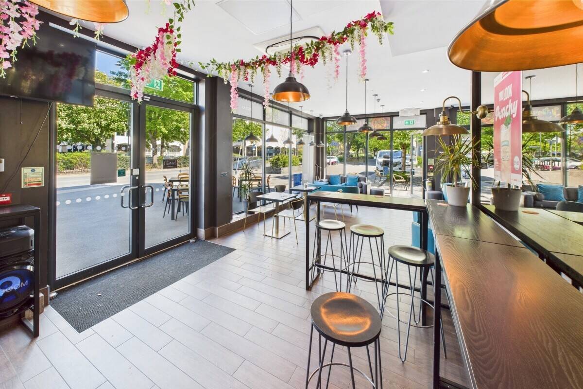 Commercial investment property for sale in Southend on Sea Essex with a licensed coffee shop Photo 6