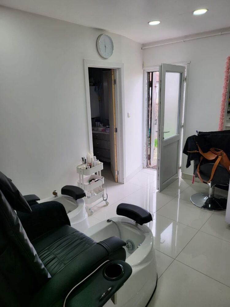 Beauty and Hair Salon for Sale in Rainham Kent with Uppers Available Photo 6