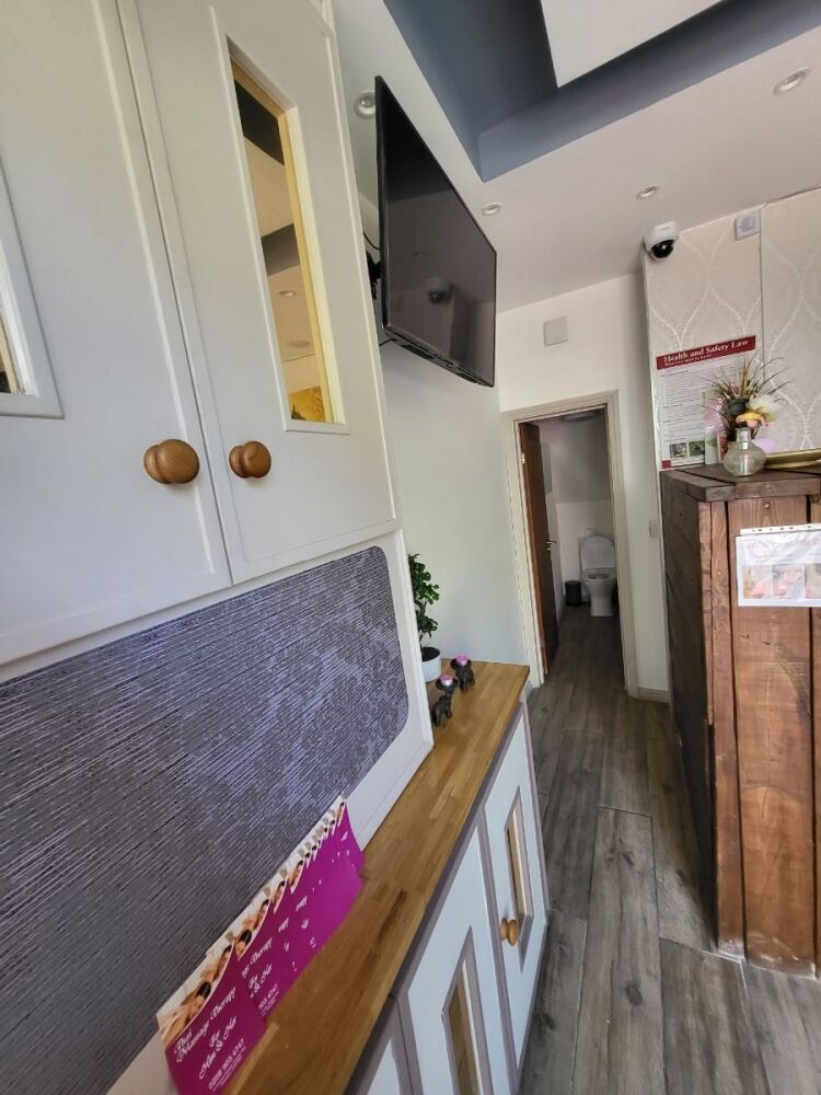 Spa Business for Sale in Wembley, London with High Foot Traffic and Modern Amenities Photo 6