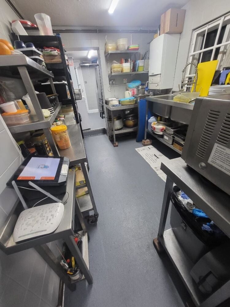 Caribbean restaurant business for sale in Sutton London with modern décor and loyal customer base. Photo 6