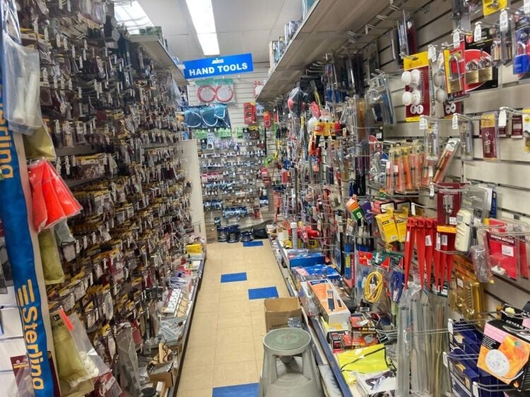 OPPORTUNITY TO ACQUIRE FREEHOLD LOCK UP SHOP OR DIY AND HARDWARE BUSINESS FOR SALE IN AMERSHAM WITH REF CS0621 Photo 6