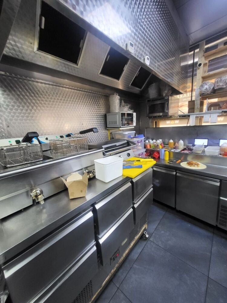 Hybrid Takeaway Business For Sale in East London with Strong Foot Traffic Photo 6