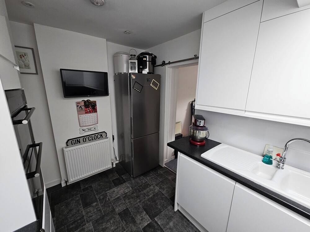 Freehold hair salon with two-bedroom flat above in Leigh on Sea Essex Photo 6