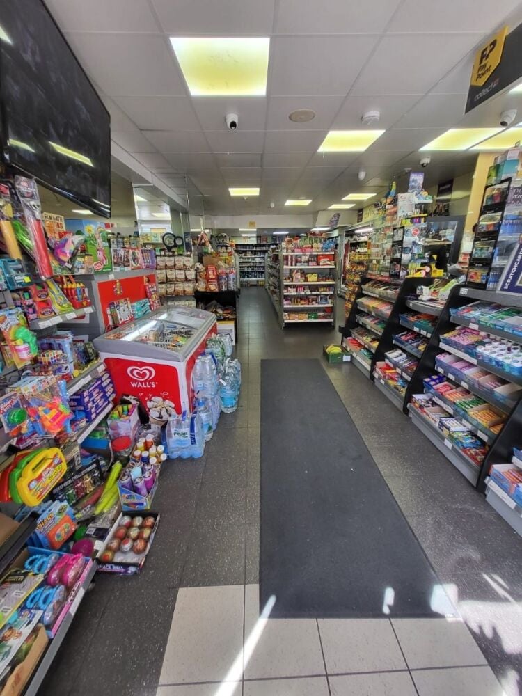 Grocery and convenience store for sale in London near Wood Green Photo 6