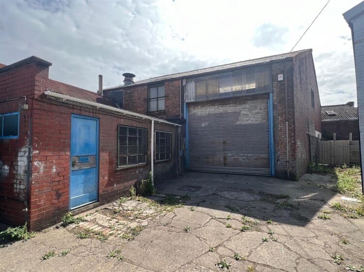 Former vehicle repair garage with workshops and offices in Avonmouth, Bristol Photo 6