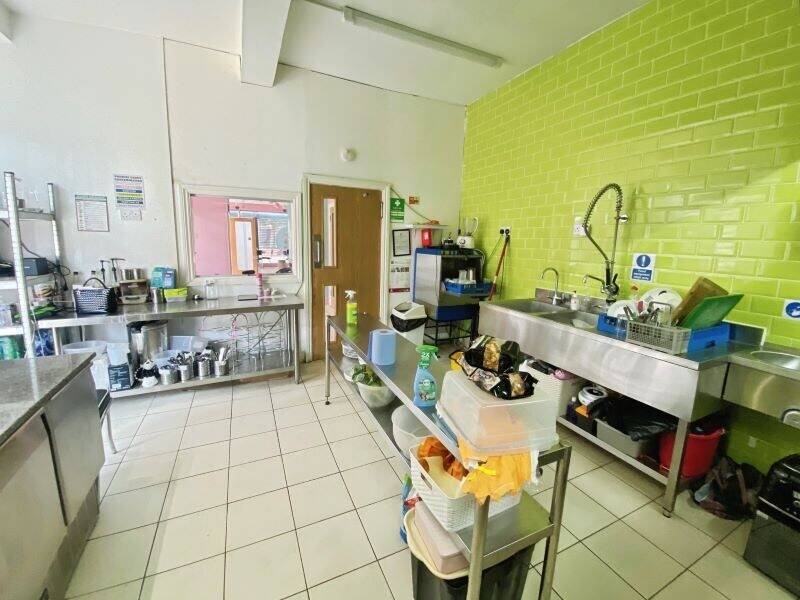 VACANT CAFE/RESTAURANT - QUEENS ROAD, SOUTHEND ON SEA. NO PREMIUM. Photo 6