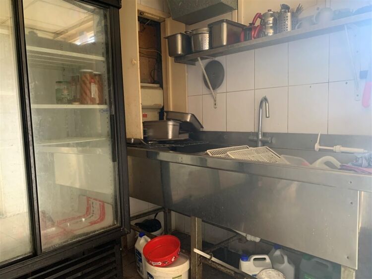 Commercial property in Bristol with 647 sq ft of customer space, kitchen, and parking available. Photo 6