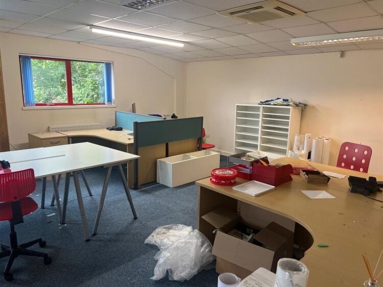 Two-storey workshop and office unit available in Bristol with parking and air conditioning Photo 6
