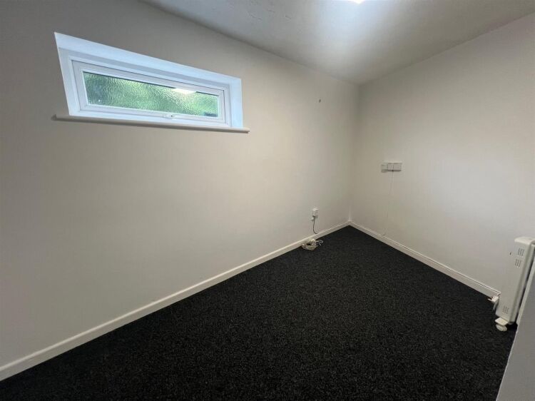 Unique office or studio space in a former chapel located in Bristol with convenient amenities Photo 6