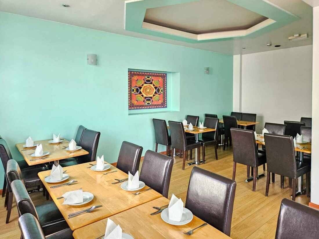 A fantastic corner-positioned restaurant/retail unit To Let Photo 6