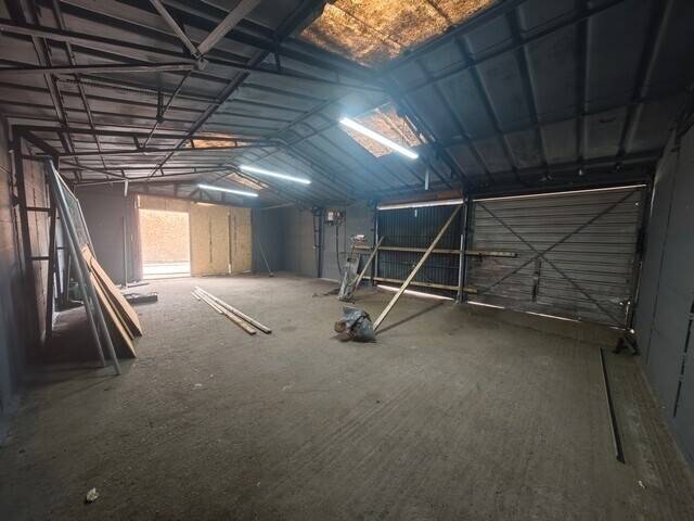 SMALL INDUSTRIAL UNIT WITH YARD AREA TO LET - £9,000 PA – LEASEHOLD - HADLEIGH, ESSEX REF I0108E Photo 6