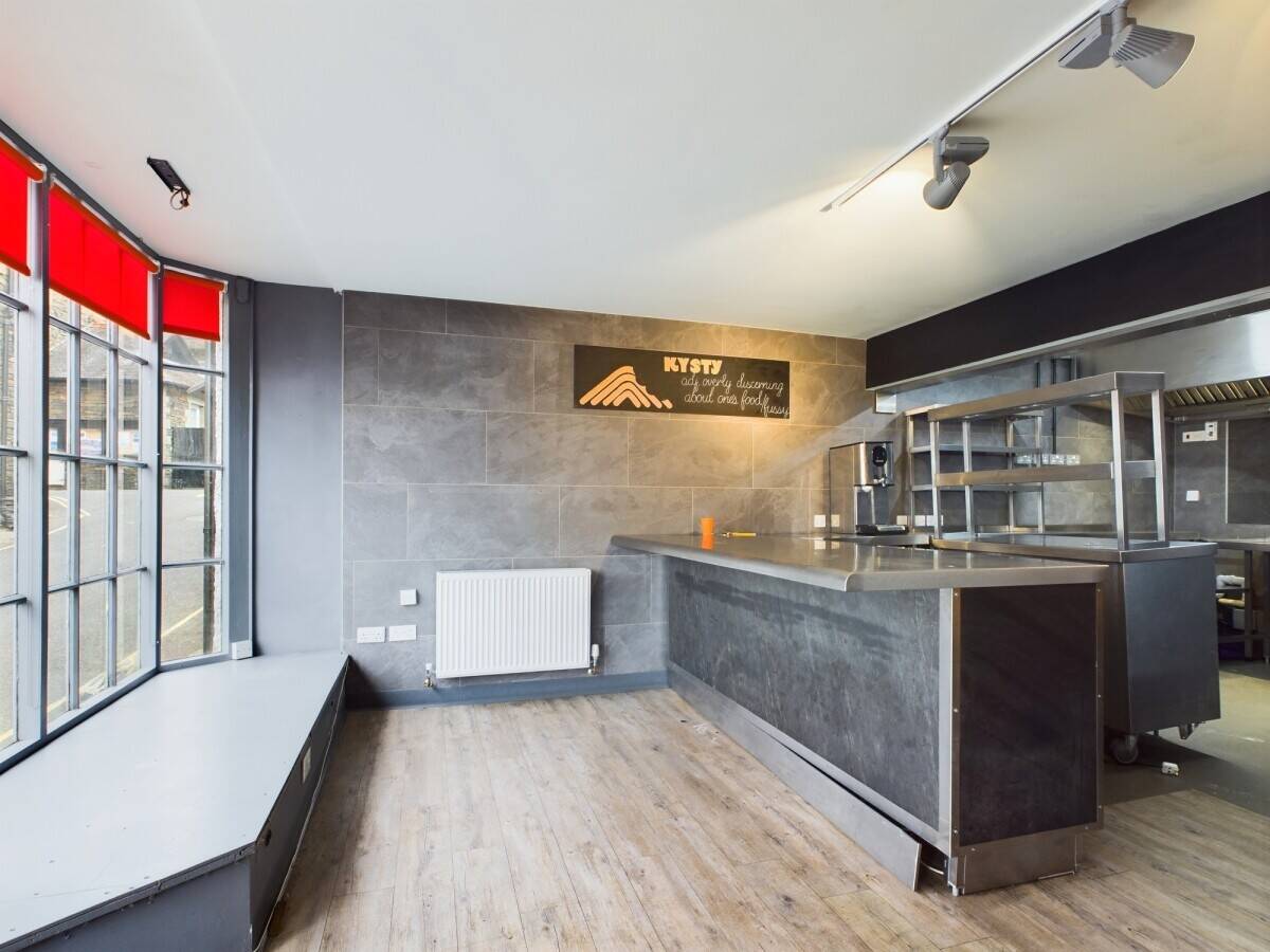 Grade II Listed Property for Sale in Central Ambleside, Cumbria with Modern Facilities Photo 6
