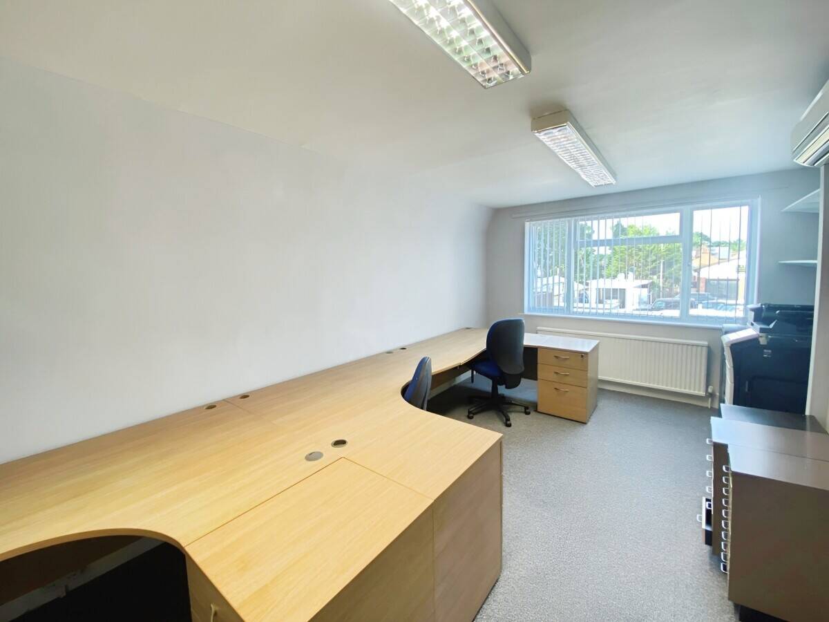 Freehold Investment Property with Two Commercial Units in Reading Berkshire Photo 6