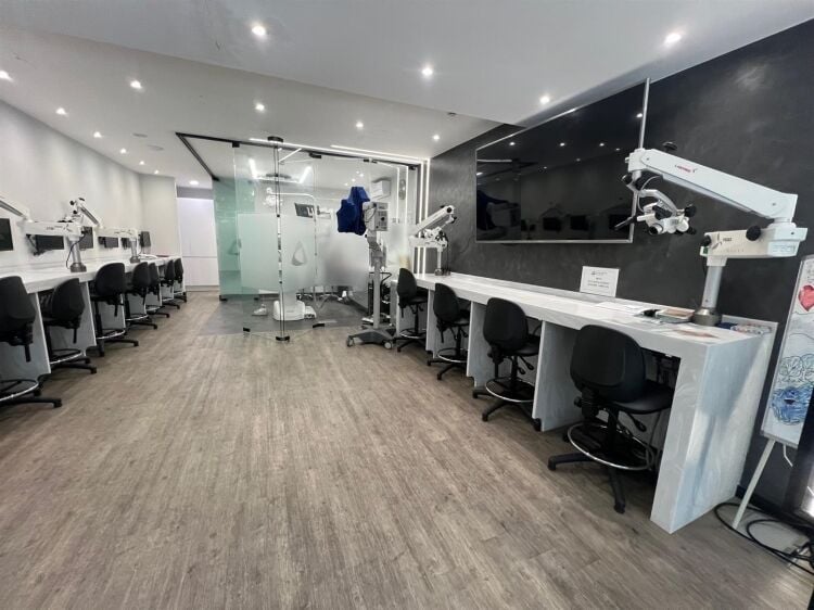 Grade II Listed Commercial Property in Bristol City Centre with Dental Practice Lease Until 2031 Photo 6