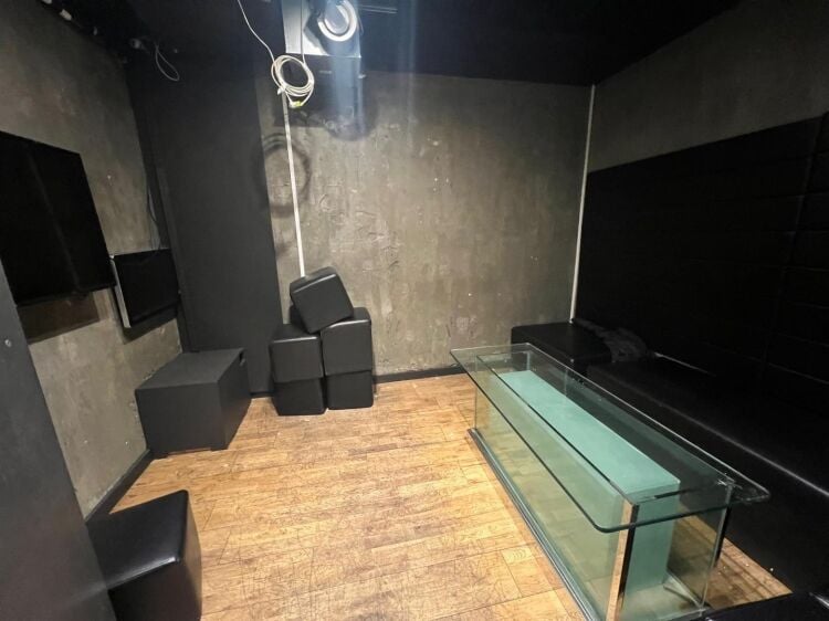 Restaurant for lease on Park Street in Bristol with kitchen, karaoke rooms, and courtyard garden Photo 6