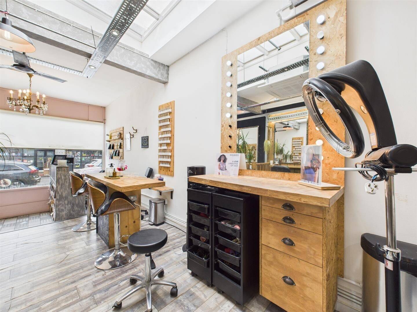 Commercial Unit for Sale in Shoreditch London with Established Hair and Beauty Salon Setup Photo 6