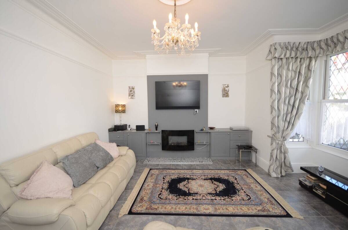 Guesthouse with 7 en suite rooms in mid-terraced property located in Paignton Devon Photo 6