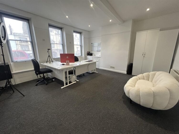 Furnished office for sale in Bristol, 266 sq ft with shared facilities and inclusive rent Photo 6