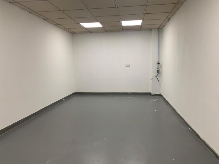 Industrial unit of 8,832 sq ft in Kingswood, Bristol near shops and amenities on Regent Street Photo 6