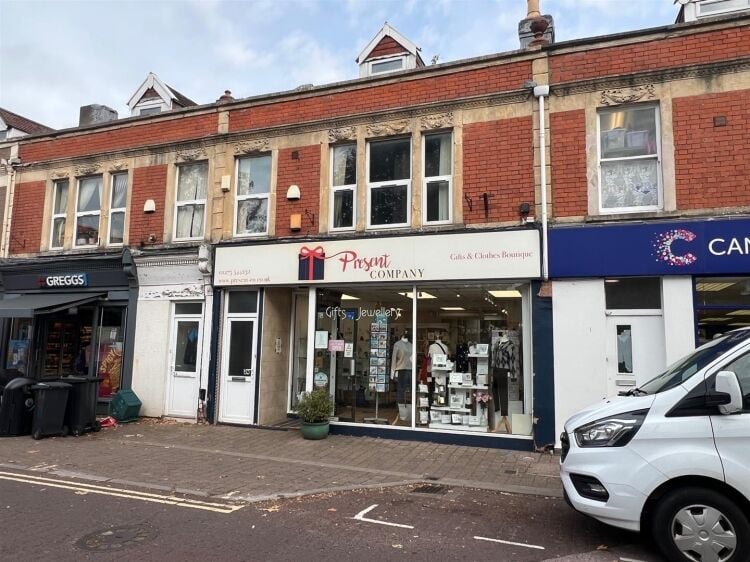 Terraced shop for sale in Clevedon town centre with tenant until May 2026 Photo 6