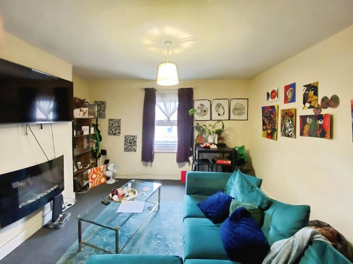 Freehold Mixed-Use Investment Property on Prospect Street Caversham Reading Available Photo 6