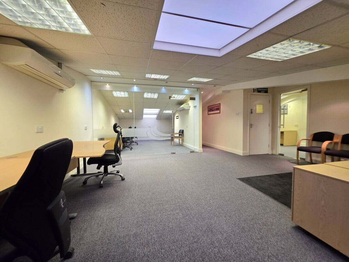 LIGHT INDUSTRAIL UNIT APPROX. 2,493 SQ FT Photo 6