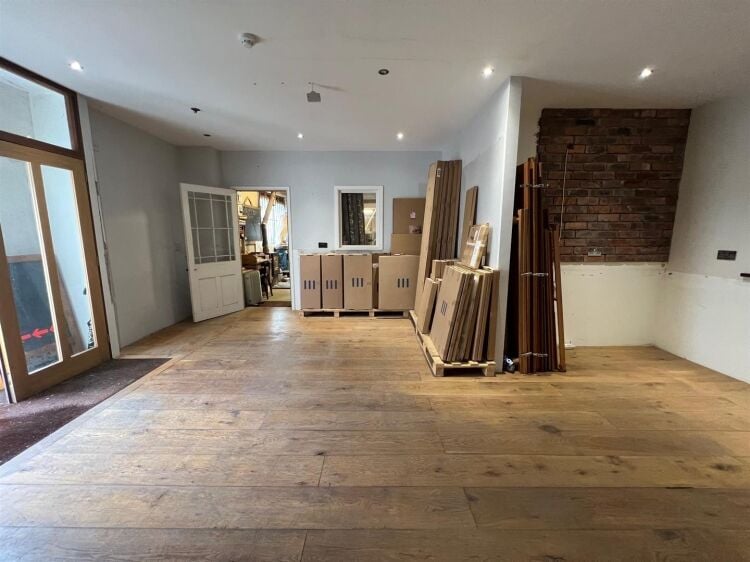 Workshop and former showroom for lease in Clifton, Bristol with 510 ft² of available space Photo 6
