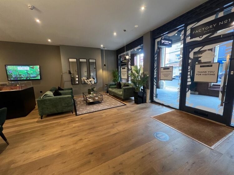 A modern retail unit of approximately 1,049 ft² situated in a busy trading position in imperial arcade, part of the city & country factory no. 1 Photo 6
